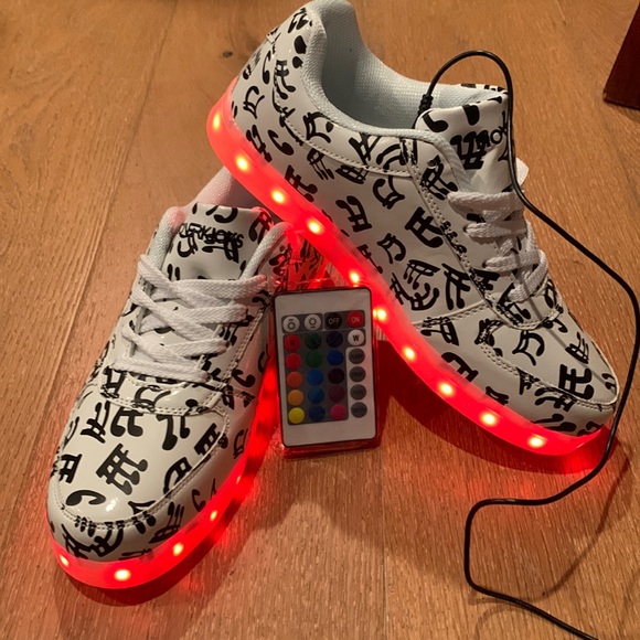 Hoverkicks | Hoverkicks Led Light Up Sneakers White Wmusic Notes Euro 4 Us 9 |